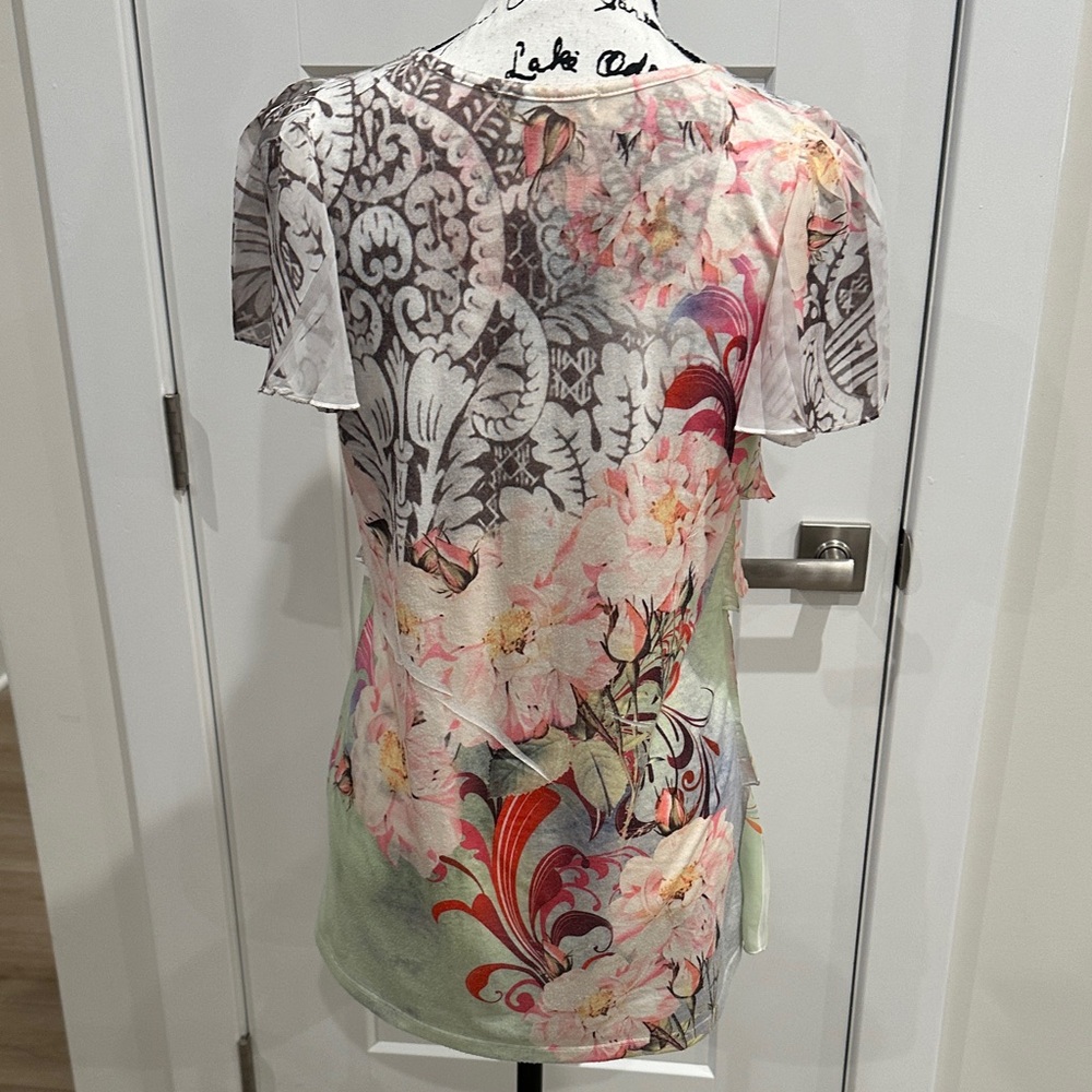 🩵$5 FLORAL Multicolor Ruffle SHORT SLEEVE BLOUSE. SIZE MEDIUM. - Picture 5 of 10